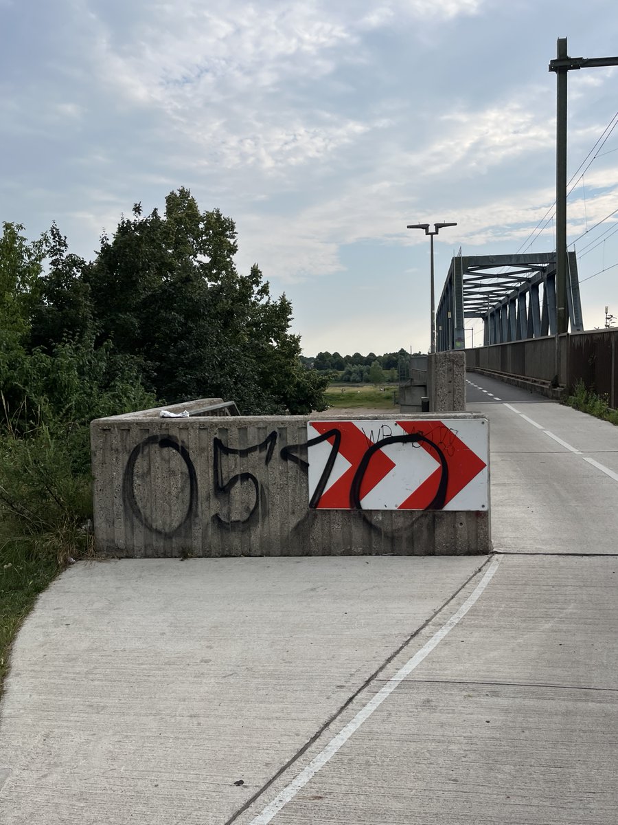 Worp79's tweet photo. Streetart https://t.co/zALLsDHOqA