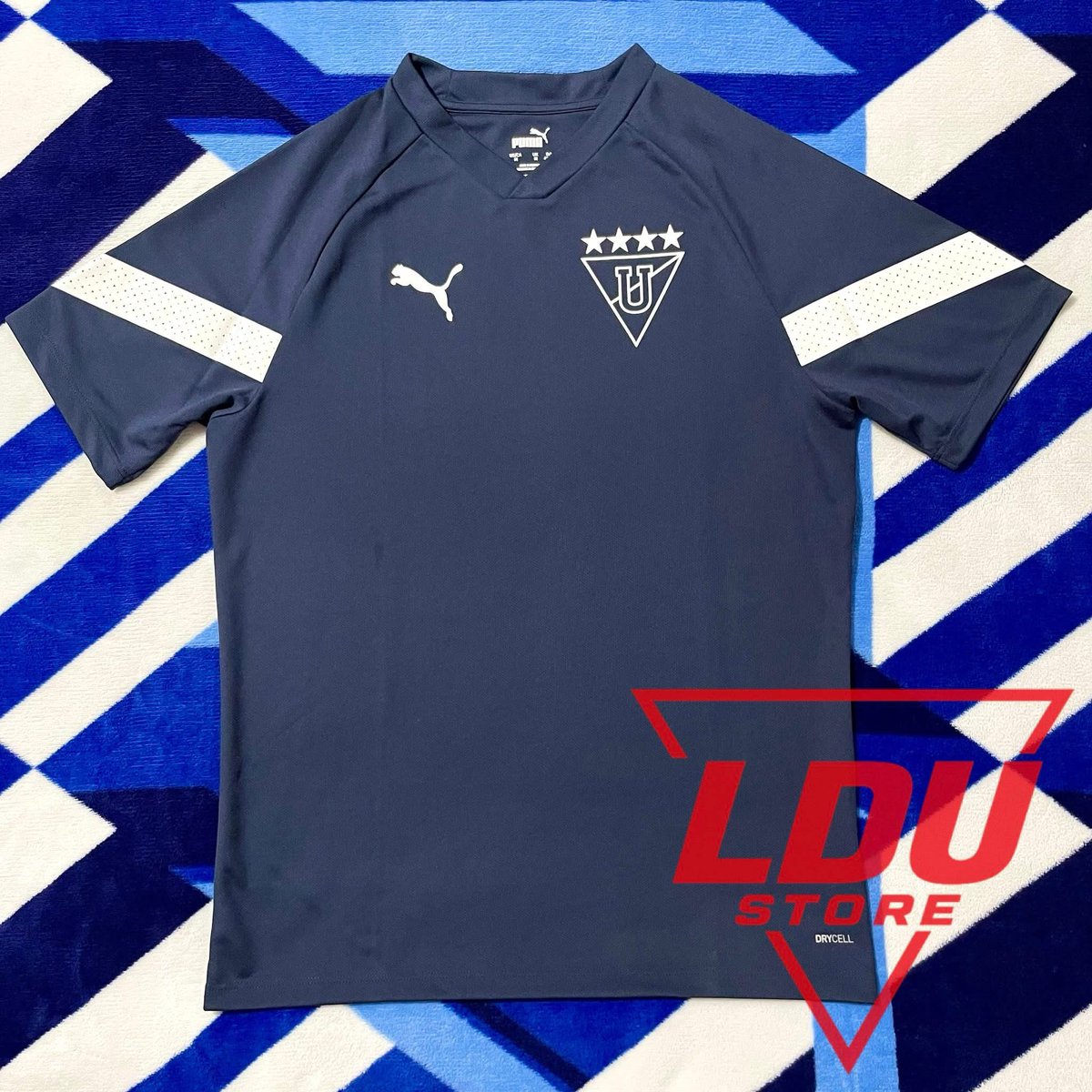LDUStore's tweet photo. SE VENDE✅Camiseta de entrenamiento edición 2023🇮🇩 
Talla: Médium
Estado:10/10
Precio $40
📲WhatsApp 097-883-2786
🚚 Envíos a todo Ecuador🇪🇨USA🇺🇸y España🇪🇸 
💵💳Puedes pagar con Paypal, transferencia o efectivo

#ldu #liga #ligadequito #libertadores #quito https://t.co/4UvfI7STTf