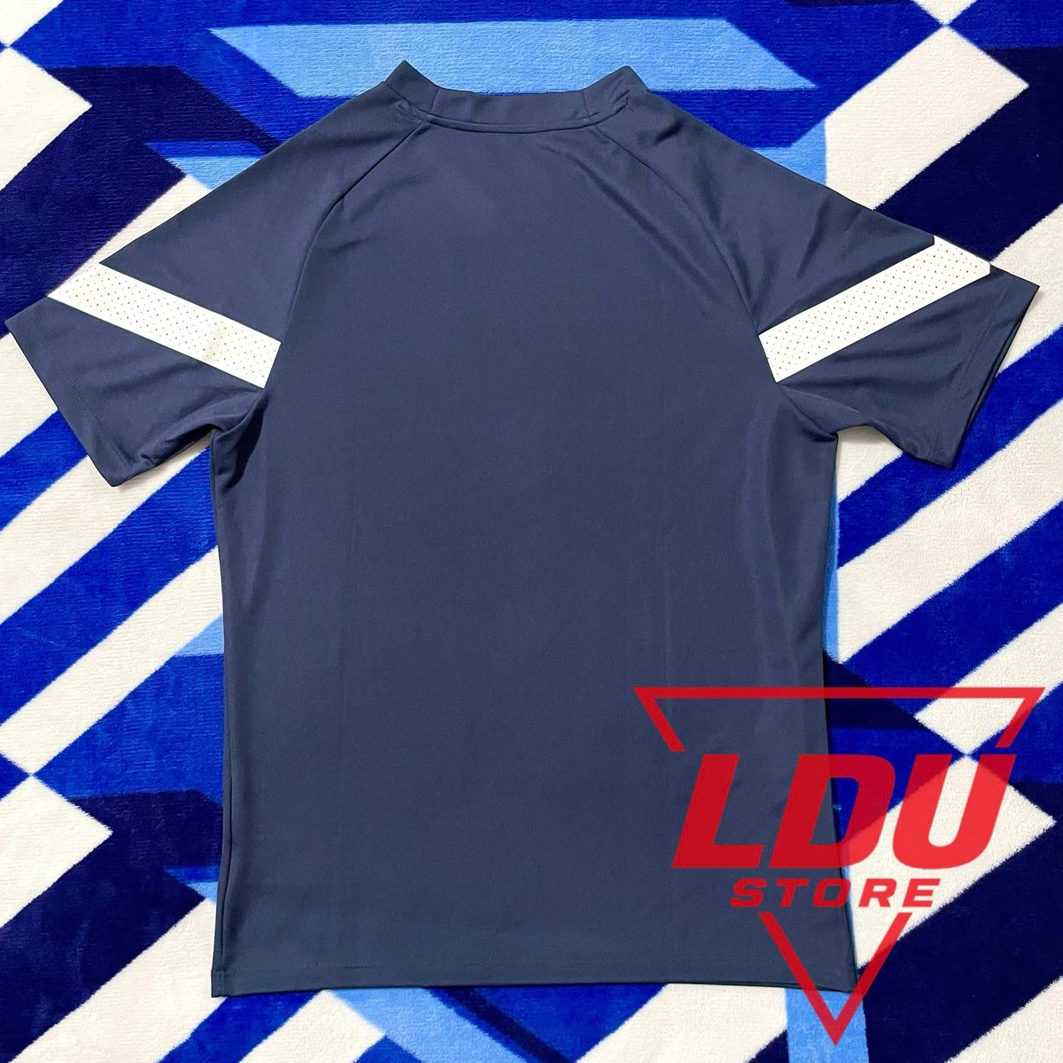 LDUStore's tweet photo. SE VENDE✅Camiseta de entrenamiento edición 2023🇮🇩 
Talla: Médium
Estado:10/10
Precio $40
📲WhatsApp 097-883-2786
🚚 Envíos a todo Ecuador🇪🇨USA🇺🇸y España🇪🇸 
💵💳Puedes pagar con Paypal, transferencia o efectivo

#ldu #liga #ligadequito #libertadores #quito https://t.co/4UvfI7STTf