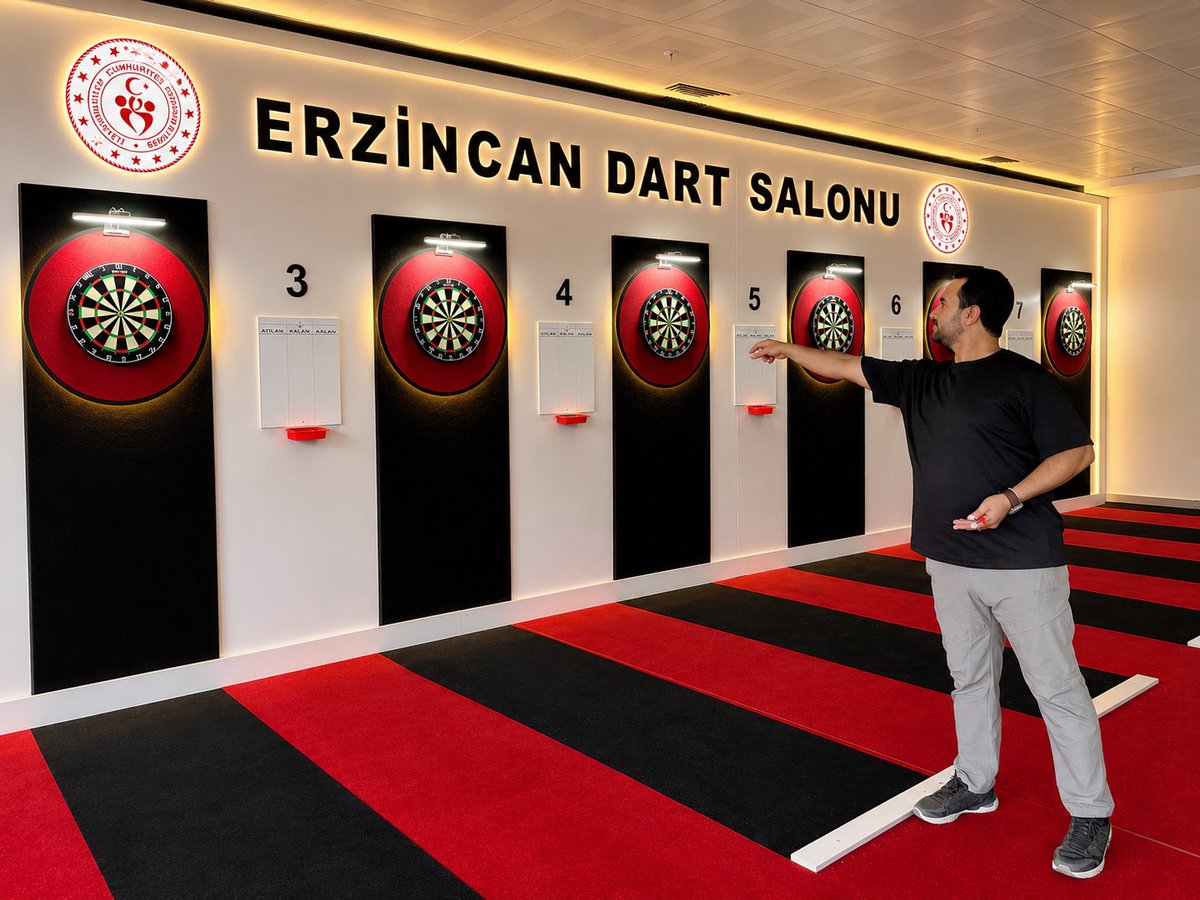ismaildemir180's tweet photo. #DartHerYerde Türkiye’den Dünyaya Uzanan Bir Dart Vizyonu…

📍 Erzincan

Alışılmış dart salonlarını geride bırakıyor, sporun geleceğine yakışan modern Dart Salonları inşa ediyoruz.

TBBDF Erzincan İl Temsilcisi Sn. Mehmet KÖKSAL hocamızın talebiyle; üç gün boyunca emek, fikir ve alın terini aynı hedefte buluşturduk. Sonunda ortaya sadece estetik bir salon değil; sporculara ilham verecek, şampiyonluk hayallerini besleyecek örnek bir dart salonunu Erzincan’a kazandırdık.

Her tamamlanan salon, Türkiye dartının geleceğine bırakılan kalıcı bir imzadır.

Bugün Elazığ’da yaktığımız bu ışık, her geçen gün Türkiye’nin dört bir yanında yanmaya devam edecek.

Biz salon yapmıyoruz; bir kültür inşa ediyor, bir vizyon bırakıyoruz.

Ve inanıyoruz ki…

Dünyanın konuşacağı dart salonları artık Türkiye’de yükseliyor. 🇹🇷

@gencliksporbak 
@OA_BAK 
@hamzayerlikaya 
@MutluTurkmen 
@ervalilik 
@GSB_Erzincan 
@TBBDF 
@drmuratkul 
@DartsWDF 
@OfficialPDC