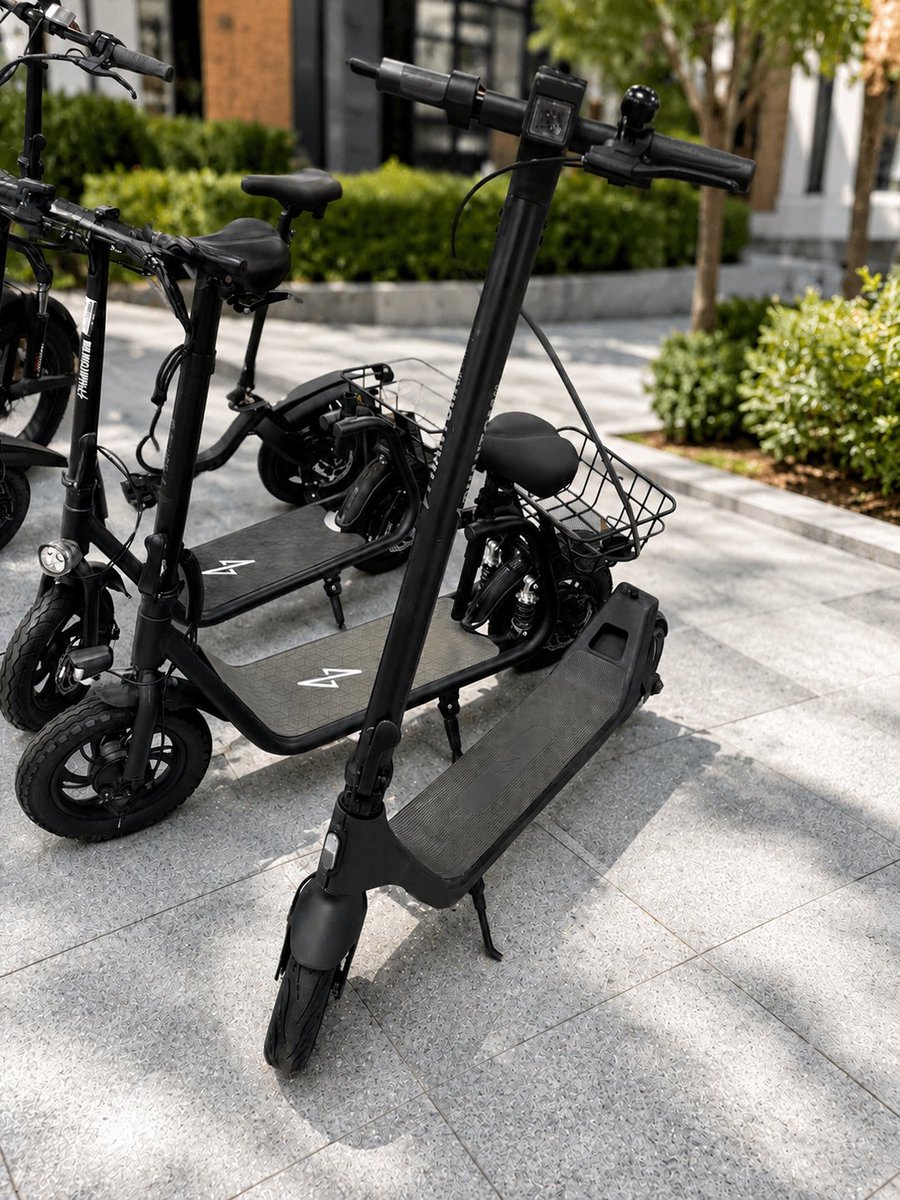 jsdxfkele's tweet photo. Living in the US for a while, you'll find some places are really awkward. Driving is too short, and finding parking is a hassle; walking is a bit far, especially in neighborhoods. This electric scooter is a very useful thing. https://t.co/tNB8jdb6t7
