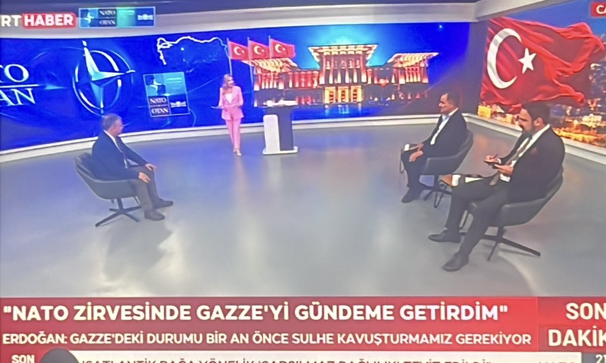 hunilipanda's tweet photo. ekonomi sagolsun ortadaki masaya haciz gelmis https://t.co/2fJWODQwJa