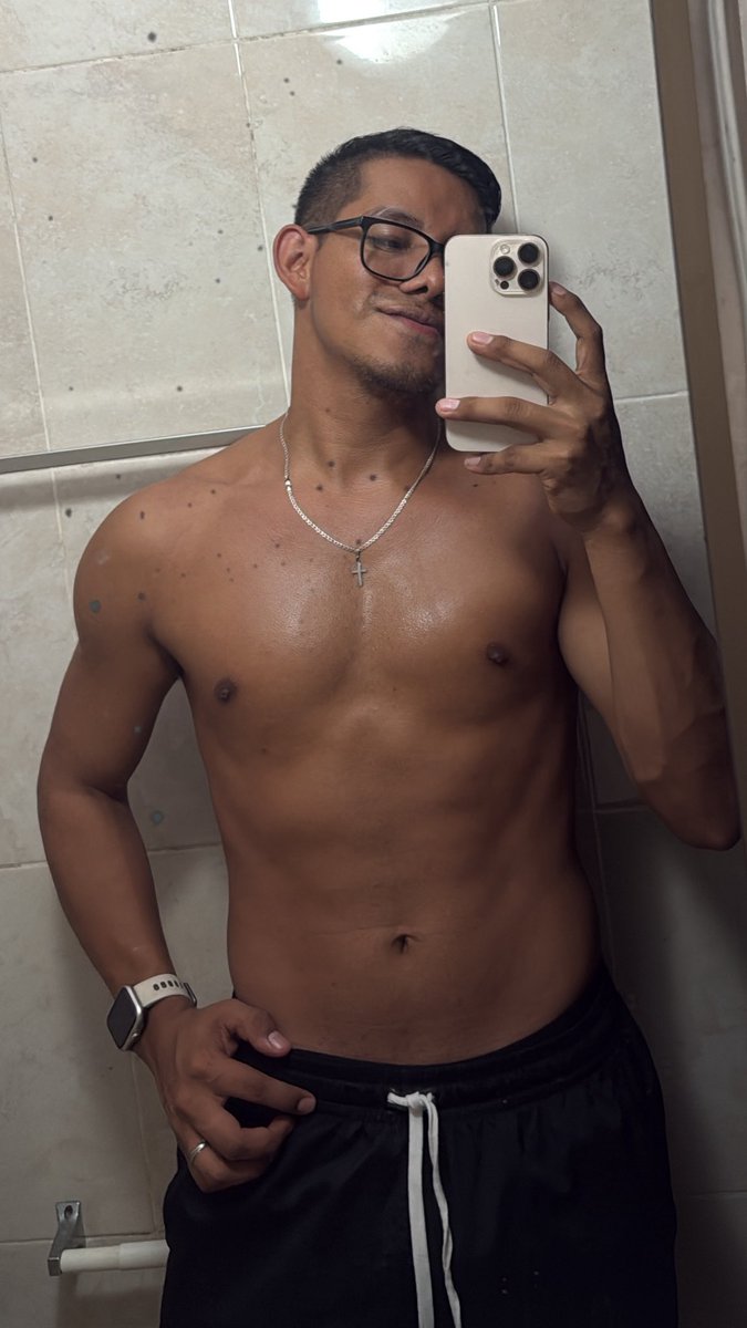 Alejo03C's tweet photo. Feliz miércoles ✨😉 https://t.co/4kN2tJ42kK