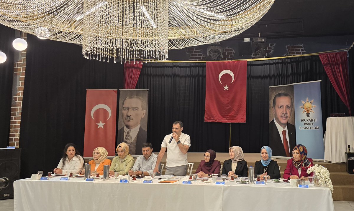 akkadinmeram's tweet photo. AK Parti Konya İl Başkanlığımızın düzenlediği, İl Başkanımız @fatihozgokcen başkanlığında; Meram,Karatay ve Selçuklu Kadın Kolları yönetimlerimiz ile Mahalle Başkanlarımızın katılımlarıyla istişare toplantımızı gerçekleştirdik.
Hayırlara vesile olsun.

#BizimMeram https://t.co/bEPTNNE5dH