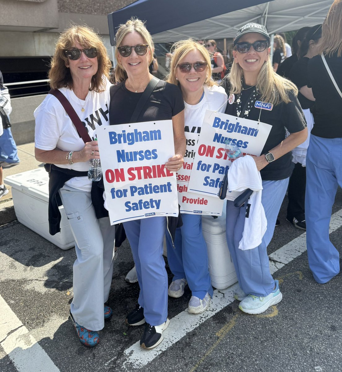 BostonPatrolmen's tweet photo. The BPPA supports MNA!!! We were there today making sure Brigham’s nurses had cold water and snacks to fuel their fight for fair wages, safe staffing and world class patient care. Nurses are the backbone of @BrighamWomens. The BPPA proudly stands in solidarity with @MassNurses. https://t.co/4EUcutcJCX