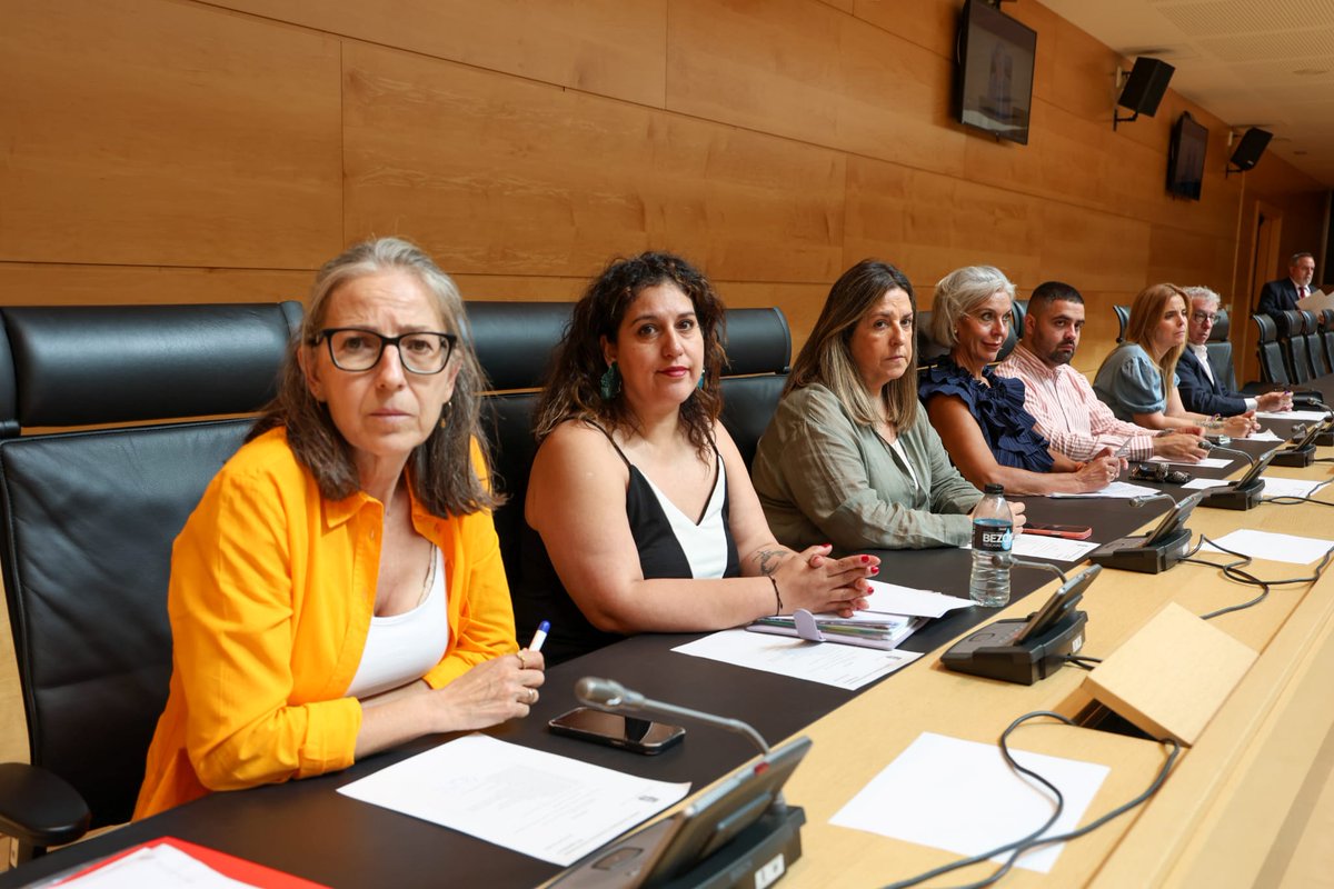 PSOE_CyL's tweet photo. El PSOE pide a la Junta que no utilice a los menores migrantes como instrumento de confrontación y respete el Estado de derecho.

@IglesiasMamen exige que cualquier prueba de edad se ajuste de forma estricta a la doctrina del Tribunal Supremo.

Más info.👇
https://t.co/EJvZscyj5H https://t.co/rhtCHvzywd