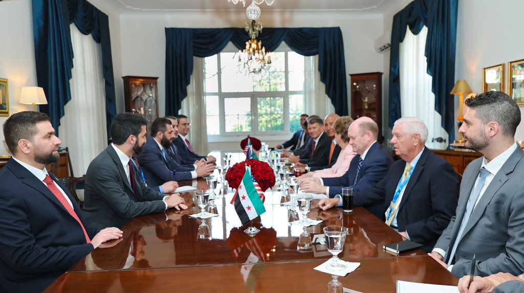 alrougui's tweet photo. مسؤول كبير في الإدارة الأمريكية: 

الولايات المتحدة تُبلغ قادة الكونغرس بقرارها شطب سوريا من قائمة الدول الراعية للإرهاب.

علمًا ان الرئيس السوري أحمد الشرع التقى اليوم وفدًا من أعضاء الكونغرس الأمريكي، والمبعوث الرئاسي الخاص للولايات المتحدة الأمريكية. https://t.co/hpnY39YqRg