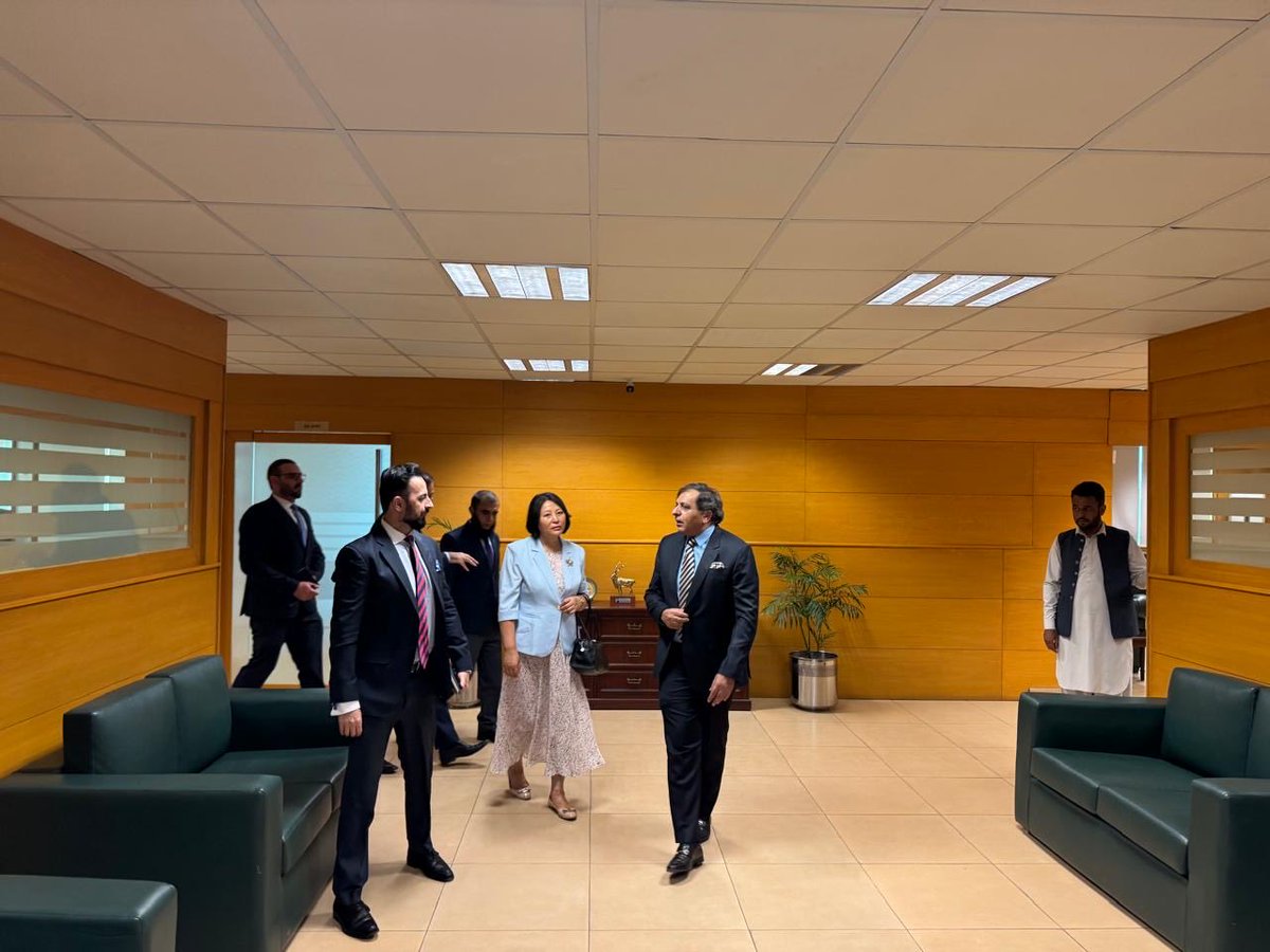 PLPAOFFICIAL's tweet photo. The Asian Development Bank (ADB) Country Director, Ms. Xiaoqin (Emma) Fan, visited the PLPA headquarters today. The MD PLPA briefed the Country Director on the role, functions, and endeavors of PLPA. Both took stock of the ITTMS (Torkham & Chaman) state-of-the-art projects undertaken with ADB assistance. 

The MD PLPA expressed his concerns regarding the Afghan security situation, policies, and their impact on Afghan trade, which are contributing to poverty in Afghanistan. Both also discussed trade with Iran, CAREC, and future measures for cooperation as per the ADB Country Partnership Strategy (CPS). 

Ms. Emma appreciated the Government of Pakistan’s decision to establish PLPA, stating that it was the need of the hour and would assist in building the national exchequer and ensuring better governance at the borders. 

The meeting concluded with a note of thanks to ADB and FBR for their efforts in developing modern land ports.
