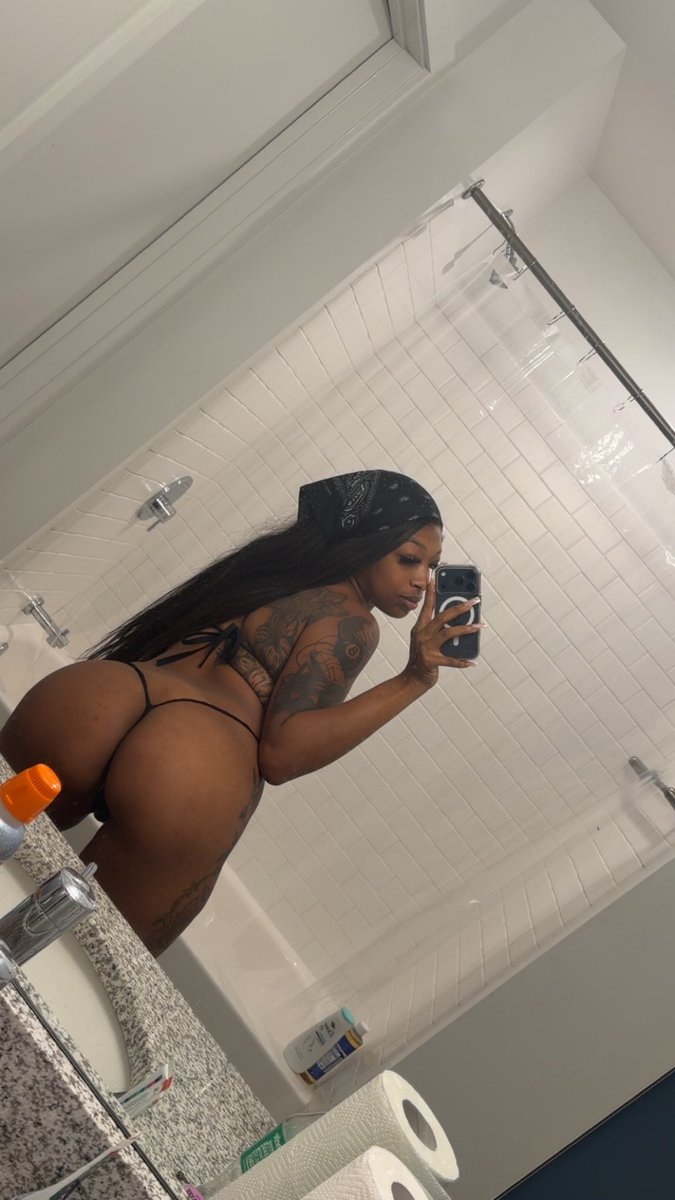 viciousveexoxo's tweet photo. A PLAIN JANE DAY😍💋🖤

COME SEE ME LIVE TODAY ⚡️🐝
https://t.co/w49juP0yPs https://t.co/TMBYLDIawh