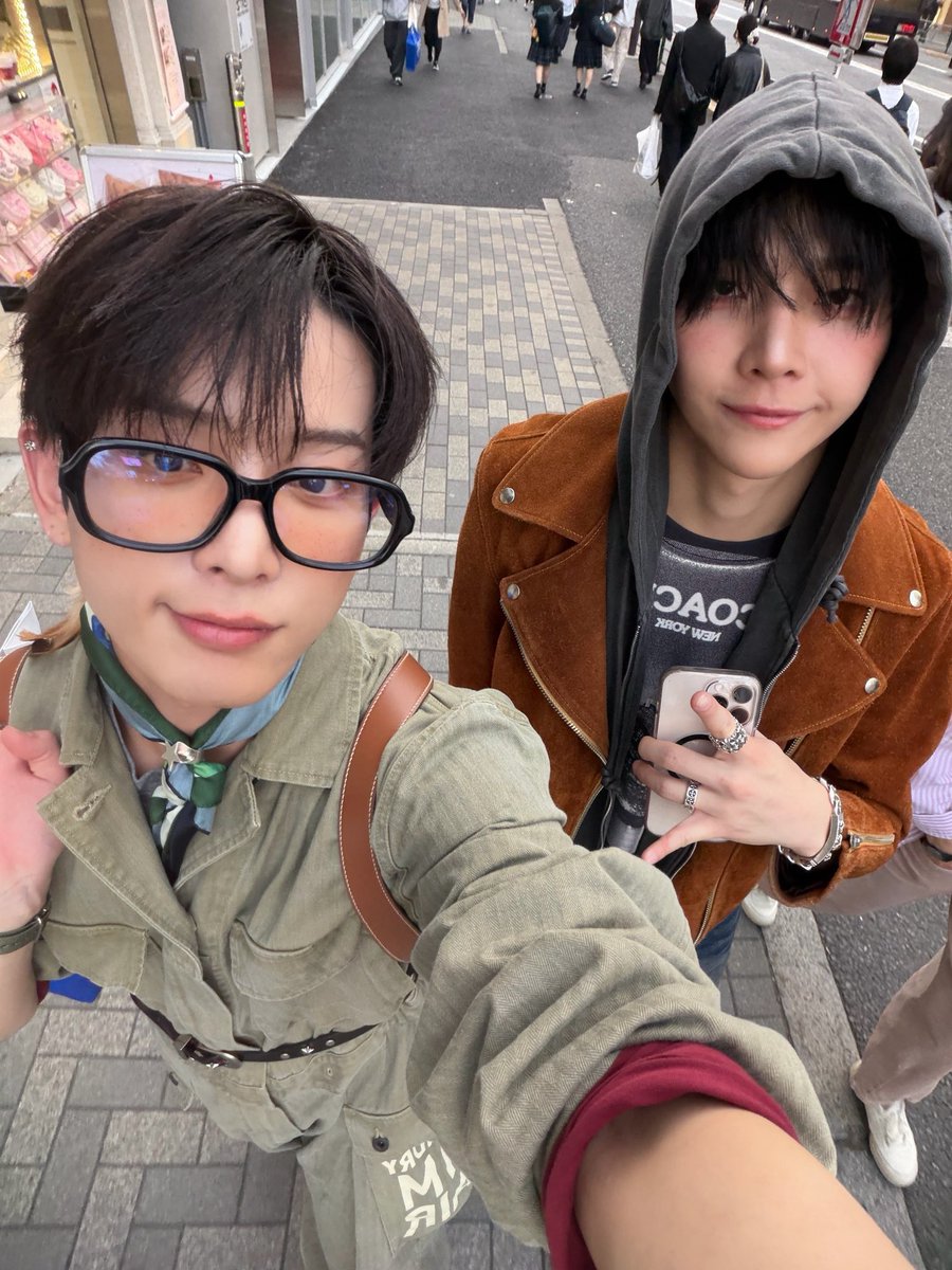 hrlsarchive's tweet photo. 🐰 Let's keep doing lots of different things together from now on too~ 😊  

#Happy_Nicholas_Day 🍓 https://t.co/Old46AzlJQ