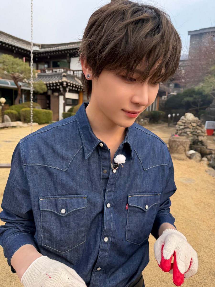 hrlsarchive's tweet photo. 🐰 Let's keep doing lots of different things together from now on too~ 😊  

#Happy_Nicholas_Day 🍓 https://t.co/Old46AzlJQ