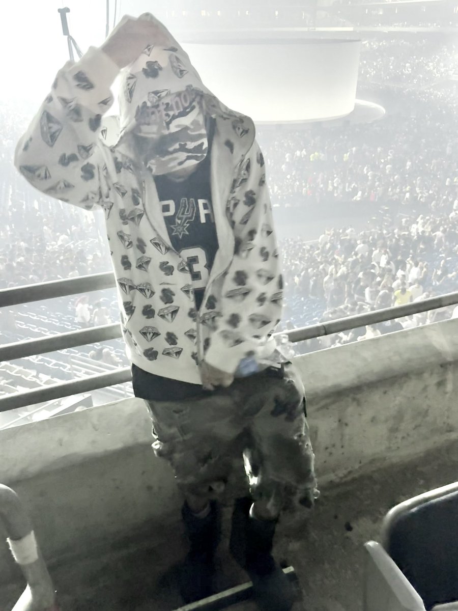 notcnctd's tweet photo. Ye Alamodome 7.04.26 https://t.co/lWy6uqowys
