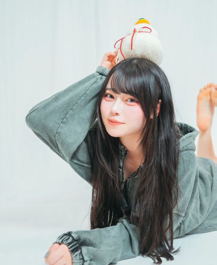 krs4545's tweet photo. Tiktoker むめい 足裏
黄ばんでてくさそう💕 https://t.co/DsvAPlSDef