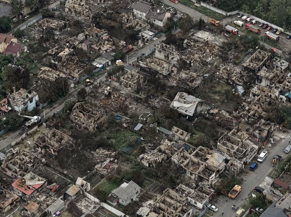 MargoGontar's tweet photo. I don’t know how to live with the fact that this is ~ 10 min metro and 30 min bus ride away from my neighbourhood . Not a movie, not someplace far , far away. 

This is Vyshneve, Kyiv area, after Russia bombed it in the most recent massive attack.￼ https://t.co/BBcKP25yAZ