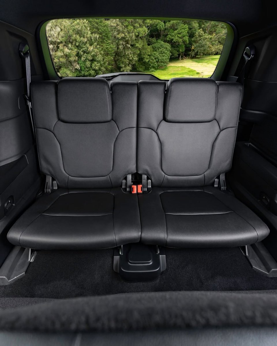 DistDavidFord's tweet photo. La Ford Everest ofrece espacio hasta 7 pasajeros, tres filas de asientos y la versatilidad que necesitas para que cada viaje sea más cómodo.

✔️ Desde $55,900 modelo XLT tela (ITBMS incluido)
✔️ 3 años de mantenimiento GRATIS
✔️ 6 modos de manejo
✔️ Tecnología Ford Co-Pilot https://t.co/sgkr0EFqov