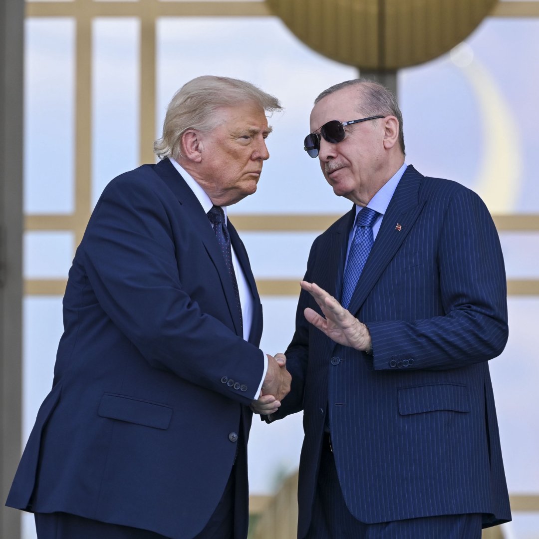 pusholder's tweet photo. Cumhurbaşkanı Erdoğan: "(F-35) Sayın Trump Türkiye'ye yönelik olumlu yaklaşım içerisinde. F-35'lerin Türkiye'ye teslimi gerçekleştiğinde dünya 'Amerika verdiği sözü tuttu' diyecek." https://t.co/8QQVSL3rhQ