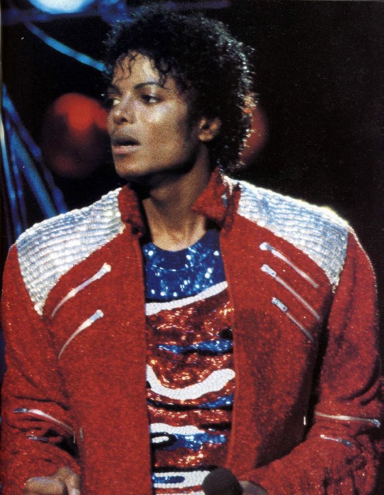 midnighhtlover's tweet photo. im a victory tour whore https://t.co/y0pKg5FCP8