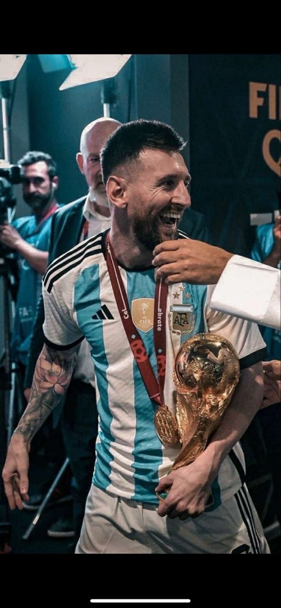 xTalomari's tweet photo. @ss_rq15 @_8rvk ياخي شفت اغبياء كثير  هنا لكن مثل اللي يقارن حالة طرد صريح صارت بالدقيقة ٣٣ بكرت اصفر الدقيقه ٦٦ هذا غباءه غير 😂😂 https://t.co/Mjgu82KsAS