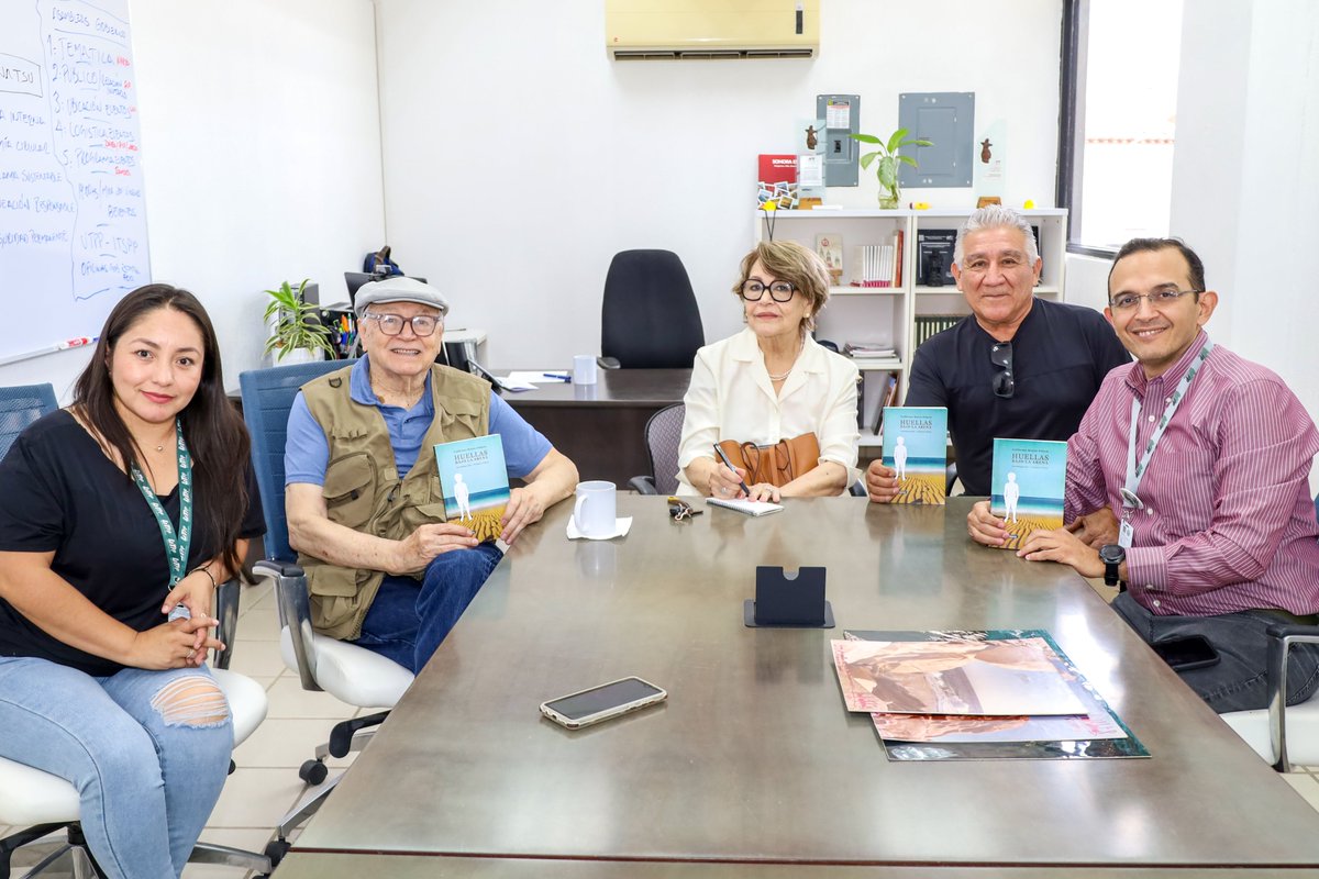 UTPPoficial's tweet photo. Don Guillermo Munro Palacio nos distinguió con su visita a la #UTPP, acompañado de su querida esposa, Katy Yolanda Colosio, y del artista Rey David Montes, para compartir: Con Huellas Bajo la Arena, su más reciente novela. https://t.co/RuyFv0WI2i