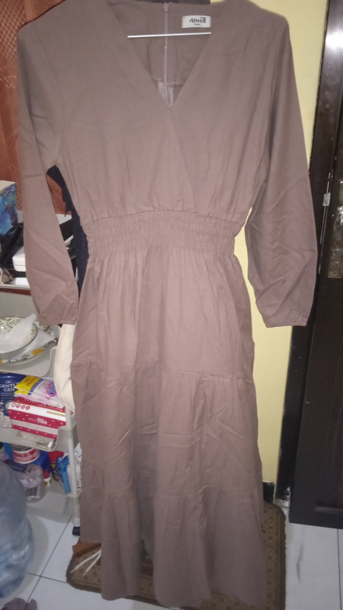chikinmoo's tweet photo. PRELOVED BARANG BARANG BUAT NGOSONGIN KOSAN 
CHECKOUT DI SHOPEE
Kepanjen, Malang

-Rok Plisket 20k
-Dress MIDI 65k
-Tunik Baru + kancing cadangan 250k
-Box Penyimpanan 2pcs 55k
-Jam tangan Redmi 9 active + kabel charger 290
-Jam tangan casio 100k
-Kipas angin Sekai 160k https://t.co/72Hkh3SFg2