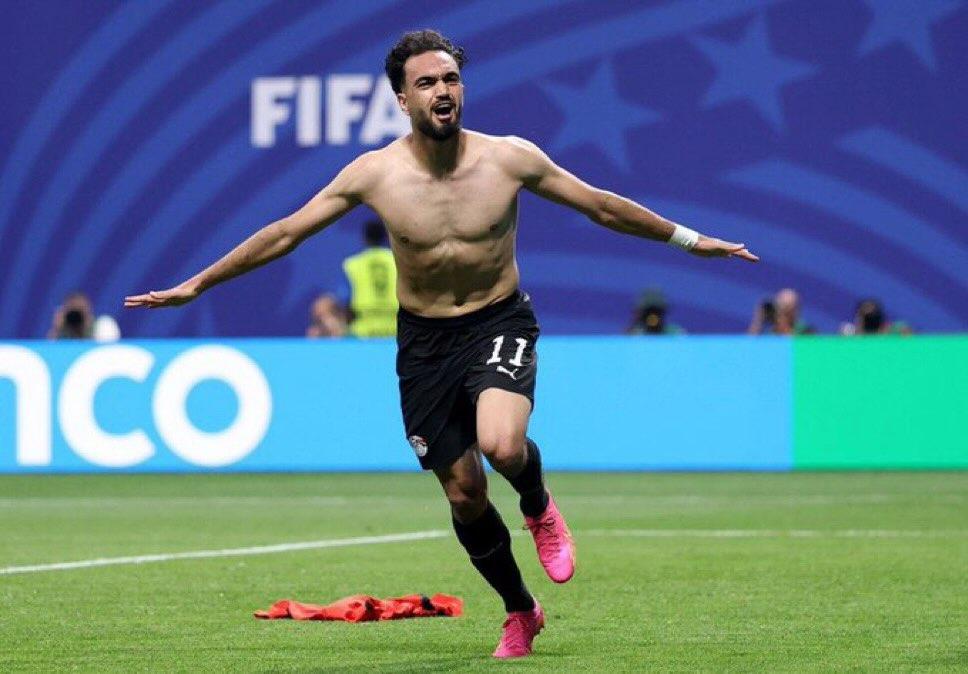 MessiLeoBrasil_'s tweet photo. Jogador do Egito que fez o gol e tirou a camisa, NÃO levou amarelo por isso.

Mas ninguem percebeu, pq estavam ocupados demais chorando vendo a Argentina virar o jogo https://t.co/w8n7EWAAzZ