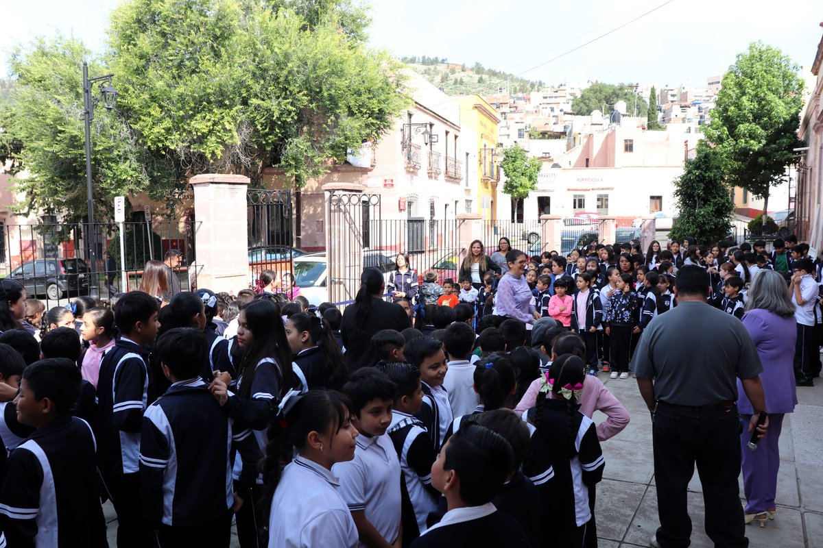 incluzac's tweet photo. 🔹| El día de hoy la titular del Incluzac, Miriam Garcia llevó a cabo la inauguración de adecuaciones accesibles en la Escuela Primaria Francisco García Salinas. Con el programa de apoyos económicos para la accesibilidad en Instituciones Educativas. https://t.co/e6HJJ0Jn1j