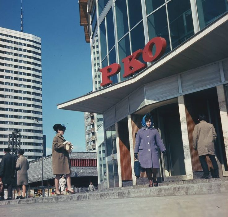 eastblocvisuals's tweet photo. PKO Rotunda in Warsaw, 1967. https://t.co/VHK66u07FD
