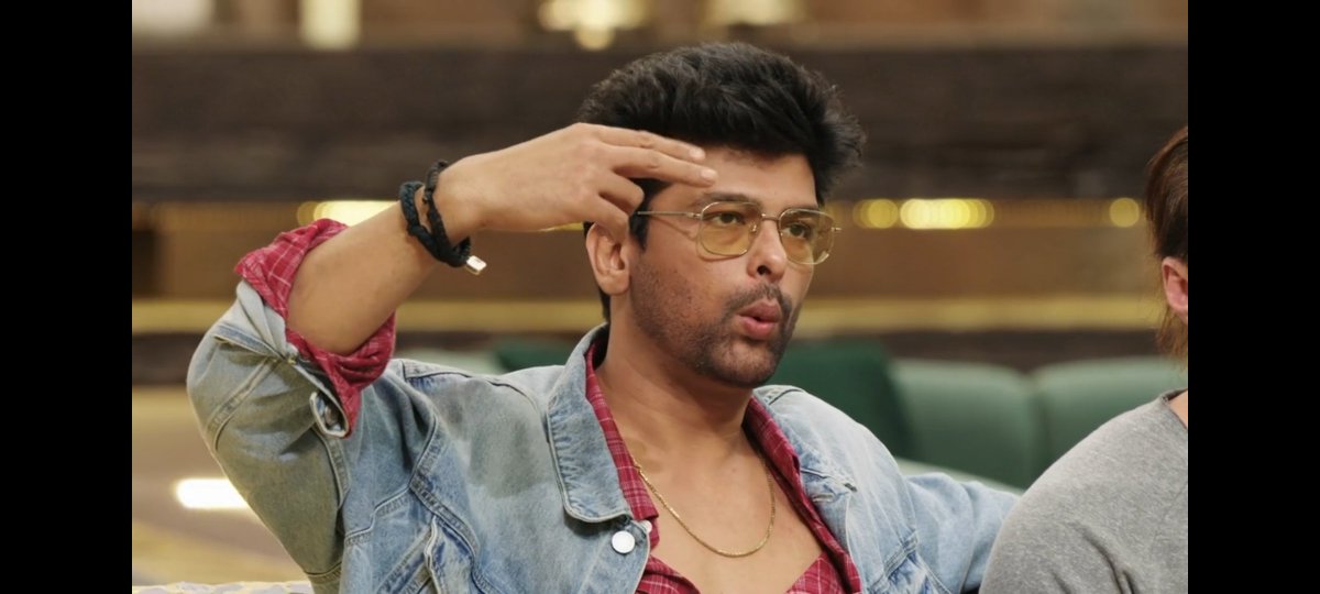 QueenEzna's tweet photo. #KushalTandon u are the most battamiz,most annoying,most arrogant,most pathetic🫪

Itni kya obsession h apne se chote contestants ki jeet bardaast nhi hori kya

Tum jis show me ho #DollyyJavved choti hoker v tumhare sath show me h wo v itni kam age me tumhare barabar

#Alliance https://t.co/nhQJEOItz2