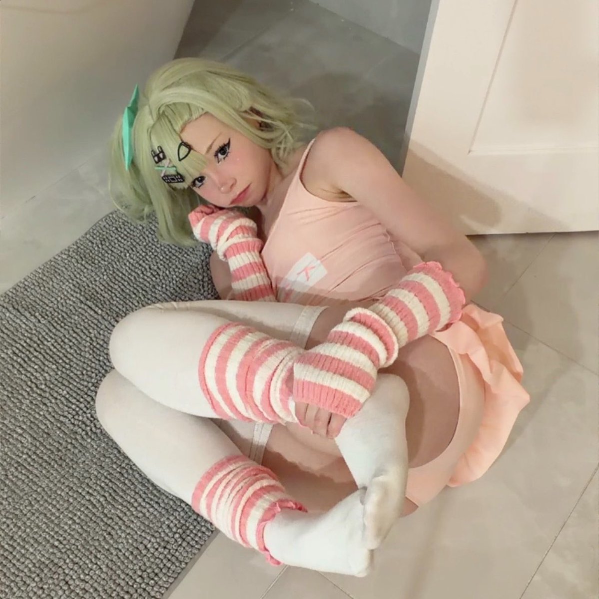 pockycats's tweet photo. noooo dont leave i kno i crashed out last nite but i amb still cute girl :3 https://t.co/YI56glA0Pq
