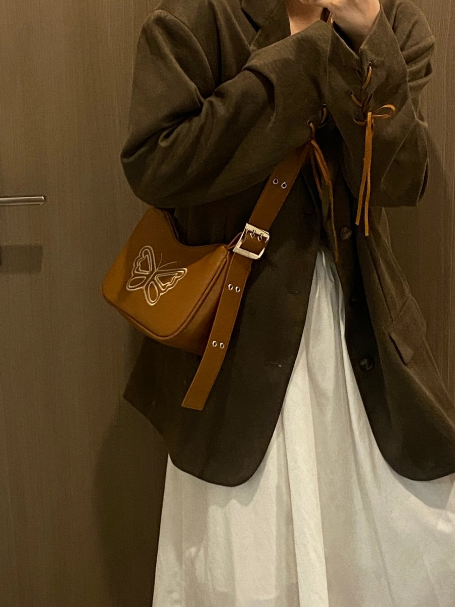 Berdiev111's tweet photo. Turn old denim jeans into a stylish crossbody bag in 30 mins! My go-to upcycle hack for pre-loved clothes https://t.co/n9Y8TnC0oW