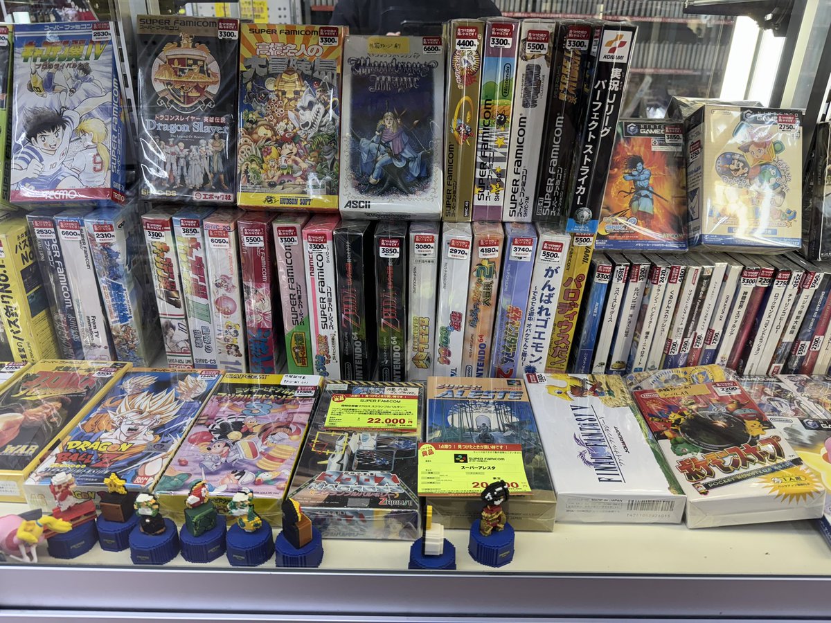 okamuretrogames's tweet photo. 1.5時間かけて弾丸で行っちゃった！
各店舗20:00閉店までの持ち時間1時間半でまわれるだけまわりましたー✨

このお店は初めてで実は「ゲームあったらいいな」くらいに思ってたけどめちゃくちゃ行ってよかった😭✨
また行く！

#レトロゲーム https://t.co/j4f1KD2wxG