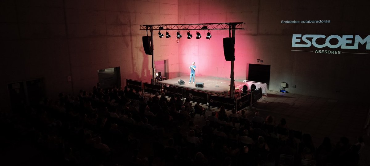 CajaGranadaOBS's tweet photo. 😂 ¡Así ha sido el arranque de #HumorEnLaPlaza!

Una noche de risas, buen ambiente y una Plaza de las Culturas repleta de público disfrutando del primer espectáculo del ciclo.

Gracias por acompañarnos. ¡Nos vemos en la próxima cita! 🎤✨ https://t.co/5wcYZHCEWe
