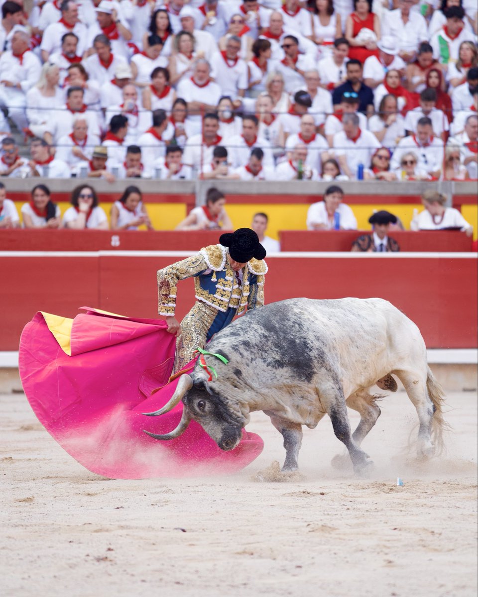 infodavidgalvan's tweet photo. Mi debut en Pamplona verdaderamente ha sido un sueño cumplido 🤍❤️

#sanfermin #cebadagago #temporada2026 #davidgalvan https://t.co/mX5uynwCGC