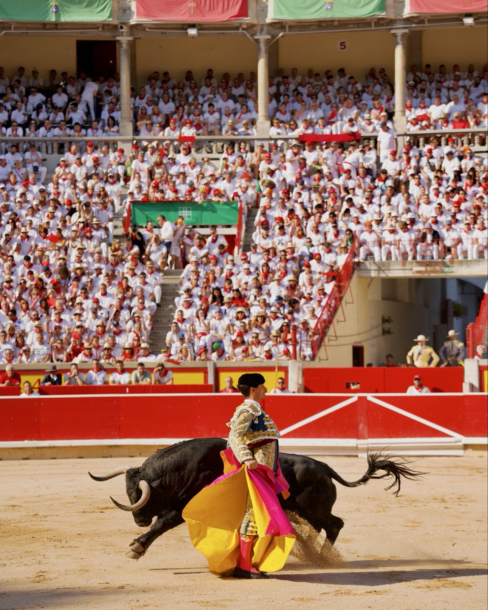 infodavidgalvan's tweet photo. Mi debut en Pamplona verdaderamente ha sido un sueño cumplido 🤍❤️

#sanfermin #cebadagago #temporada2026 #davidgalvan https://t.co/mX5uynwCGC