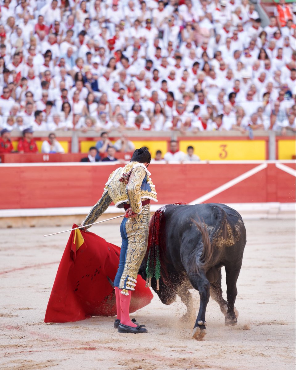infodavidgalvan's tweet photo. Mi debut en Pamplona verdaderamente ha sido un sueño cumplido 🤍❤️

#sanfermin #cebadagago #temporada2026 #davidgalvan https://t.co/mX5uynwCGC