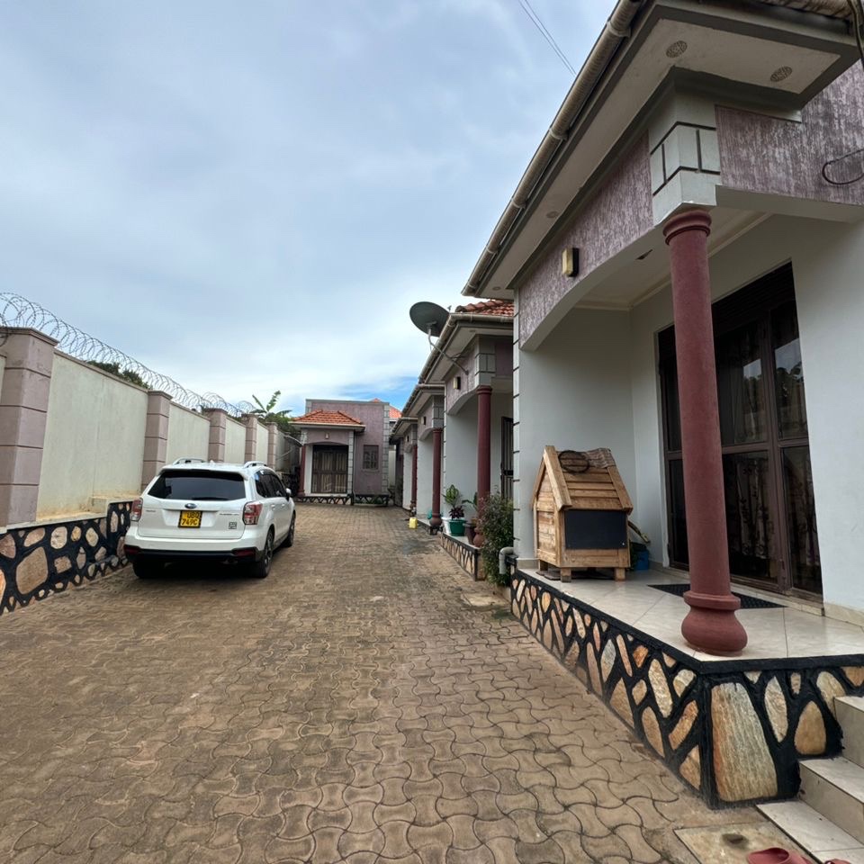 uganda44948's tweet photo. Distressed seller 
Rents for sale in Kira Bulindo town 

5 units of 1 bedroom

Income: 2.85M per month 

Size 12 Dec - Price: 280M ugx / ready titles

WhatsApp +256 702968650 https://t.co/Zo9AztMXnY