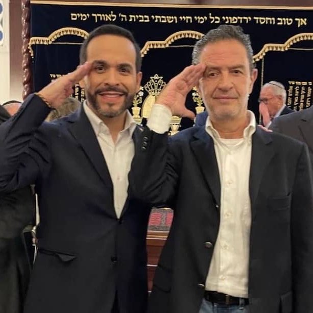 EsmeHernandezSi's tweet photo. Omar Bula, el canciller nombrado por Abelardo, niega el cambio climático, cree que el COVID fue un invento y apoya el genocidio de Palestina. Cada nombramiento es más peligroso que el anterior. Y la contradicción mayor: Abelardo dijo querer salirse de la ONU, pero su propio canciller construyó toda su hoja de vida dentro de esa organización y no en la carrera diplomática.