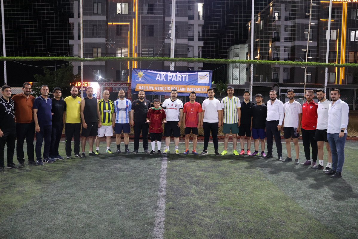 mbagmanci63's tweet photo. Siyasetin Temposuna Sporun Enerjisiyle Kısa Bir Ara⚽️🤗

TBMM İdare Amirimiz ve Milletvekilimiz Sn. İbrahim Eyyüpoğlu’nun katılımıyla; İlçe Yönetim Kurulu Üyelerimiz ve AK Gençlik Haliliye Yönetimimiz ile birlikte halı saha maçında bir araya geldik.⚽️

Maçın skoru her ne kadar gizli kalsa da gecenin sonunda kazanan dostluk ve kardeşlik oldu.😉🤝

#AKHaliliye #AKParti #MustafaBağmancı #Şanlıurfa #Ankara #Göbeklitepe #Haliliye #Karaköprü #Eyyübiye #Harran #Akçakale 

@RTErdogan @abuyukgumus @bybekirbozdag @acarfaruka @AKGMTeskilat @hakanaksu058 @farukaytek @ensartopcu @ibrahimeyyupogl @milhamigunbegi @fatmaocak0663 @MDOGANSALAR_TR @AkHaliliiye @AkHaliliyeKadin @akgenchaliliyee
