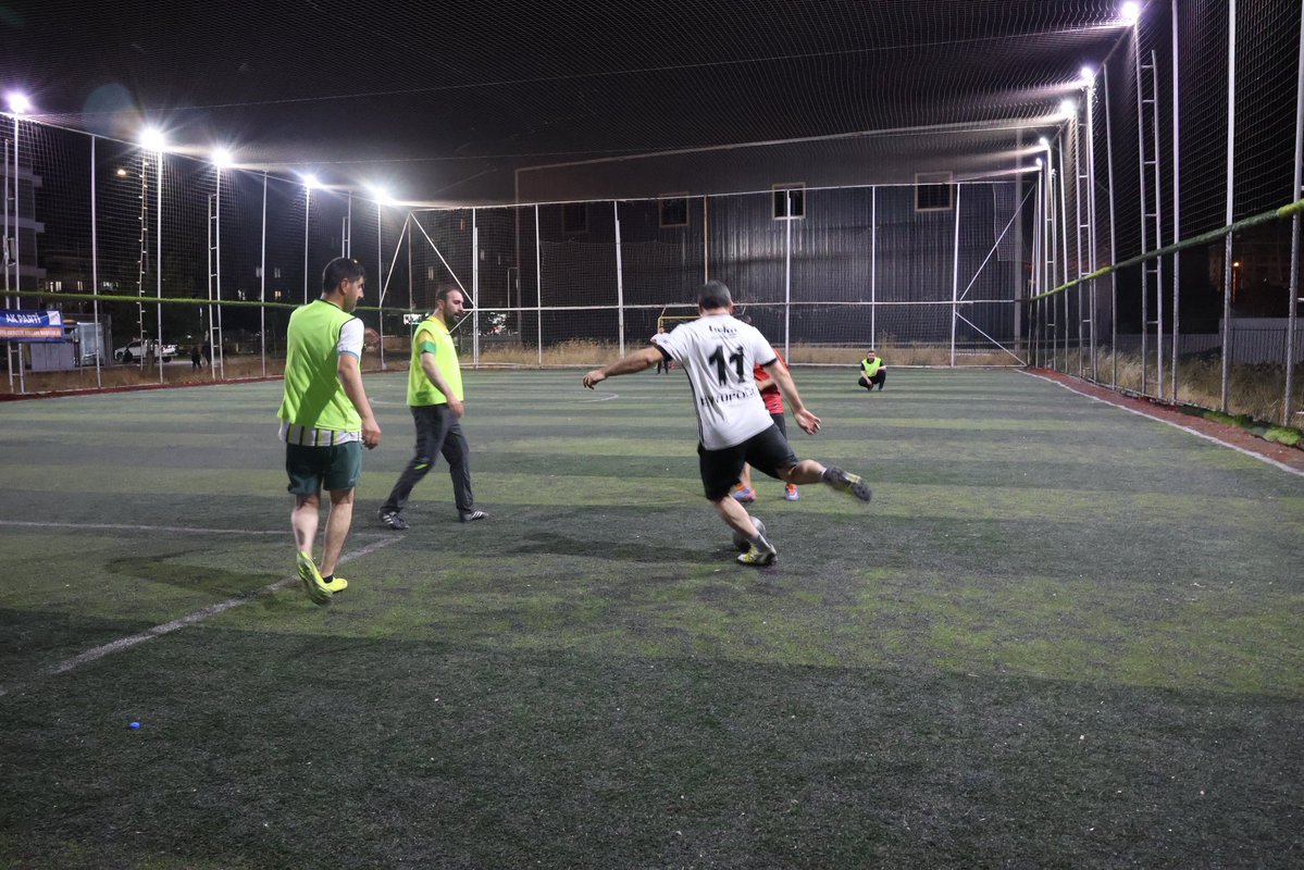 mbagmanci63's tweet photo. Siyasetin Temposuna Sporun Enerjisiyle Kısa Bir Ara⚽️🤗

TBMM İdare Amirimiz ve Milletvekilimiz Sn. İbrahim Eyyüpoğlu’nun katılımıyla; İlçe Yönetim Kurulu Üyelerimiz ve AK Gençlik Haliliye Yönetimimiz ile birlikte halı saha maçında bir araya geldik.⚽️

Maçın skoru her ne kadar gizli kalsa da gecenin sonunda kazanan dostluk ve kardeşlik oldu.😉🤝

#AKHaliliye #AKParti #MustafaBağmancı #Şanlıurfa #Ankara #Göbeklitepe #Haliliye #Karaköprü #Eyyübiye #Harran #Akçakale 

@RTErdogan @abuyukgumus @bybekirbozdag @acarfaruka @AKGMTeskilat @hakanaksu058 @farukaytek @ensartopcu @ibrahimeyyupogl @milhamigunbegi @fatmaocak0663 @MDOGANSALAR_TR @AkHaliliiye @AkHaliliyeKadin @akgenchaliliyee