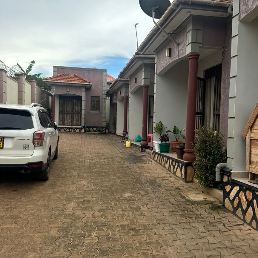 uganda44948's tweet photo. Distressed seller 
Rents for sale in Kira Bulindo town 

5 units of 1 bedroom

Income: 2.85M per month 

Size 12 Dec - Price: 280M ugx / ready titles

WhatsApp +256 702968650 https://t.co/Zo9AztMXnY