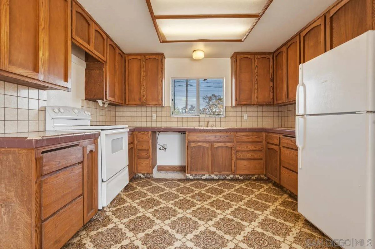RamonaRealtor4U's tweet photo. FIXER! 2 homes on 1 lot with endless potential! 🛠️ Zoned multifamily on .72 acres.🏡 Main home: 4BD/2BA (1,508 sf)🏡 2nd permitted home: 2BD/1BA (640 sf)—ideal rental or multi-gen living!🚶 Walking distance to shops &amp; dining. Perfect investor opportunity to add value at $795k! https://t.co/ElXWrxtu5W