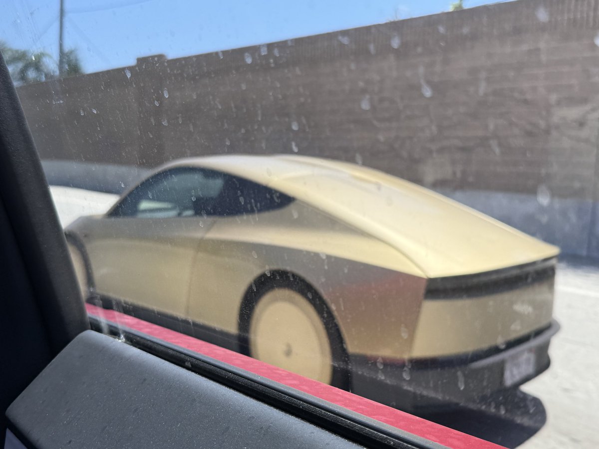 Skate_a_book's tweet photo. I love how iPhones focus on the window in front of you and not the Robotaxi you’re taking the photo for https://t.co/Xq4laz6gSb