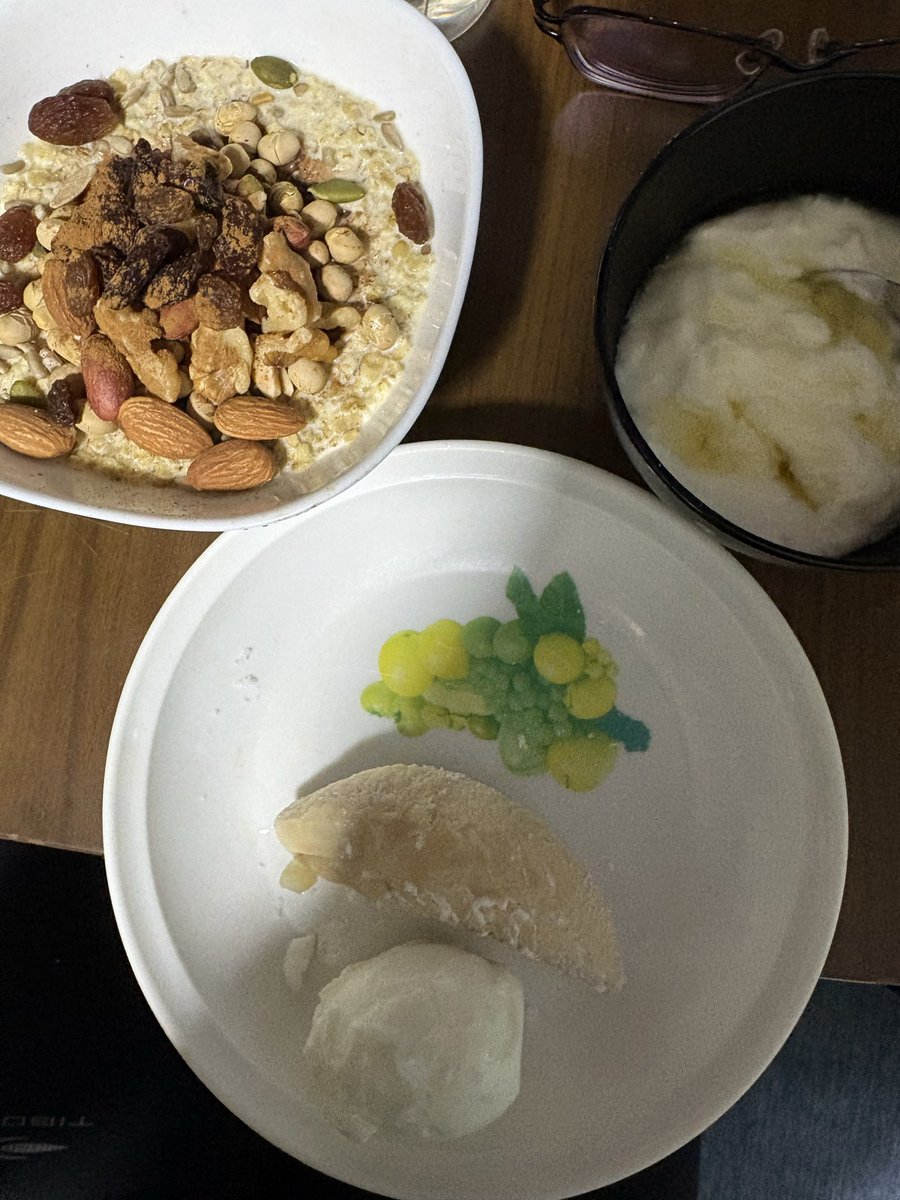 izo_kintore's tweet photo. おはようございます！
またもや、卵穴あけマシーン使っても殻が綺麗に剥けず😇

んで、髪に色入れ直したけど、ピンクに色々混ぜて紫っぽくしようとしたけど、
これはボルドーピンクかなぁ
普通に青買って混ぜれば良かった😑

つか、こんな頭の43歳のオッサンw https://t.co/J0xpGFt5ok