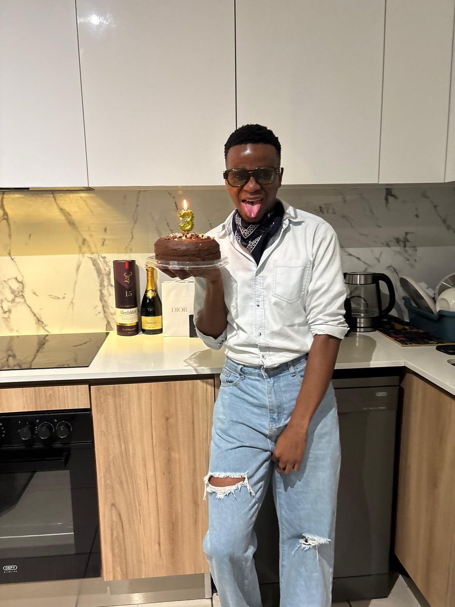 Mkvokwana's tweet photo. Season 3, episode...
#mkhomazidiary #gqalane #birthday https://t.co/Sm4G4mykJt