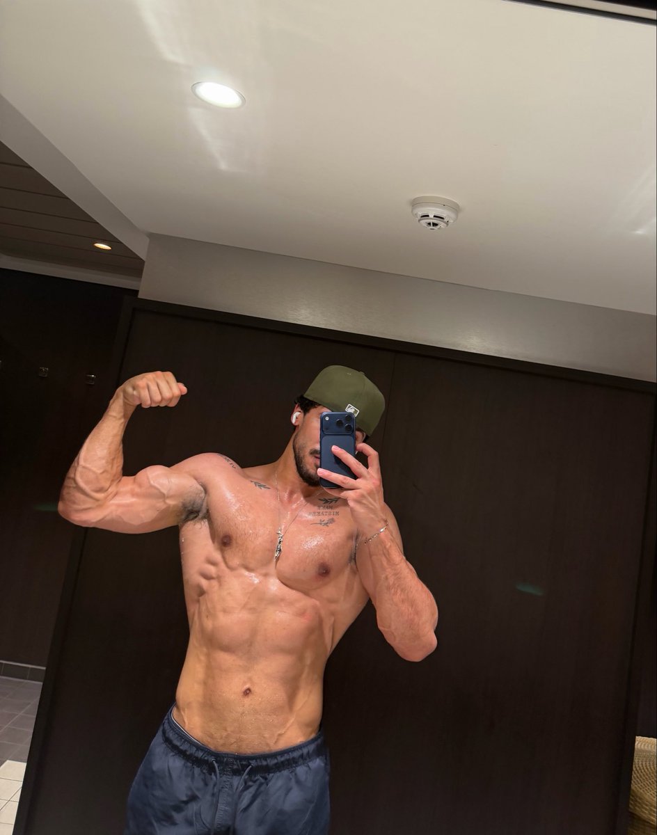 __hamyyyyy's tweet photo. Sweaty https://t.co/XZkkUtlcVr