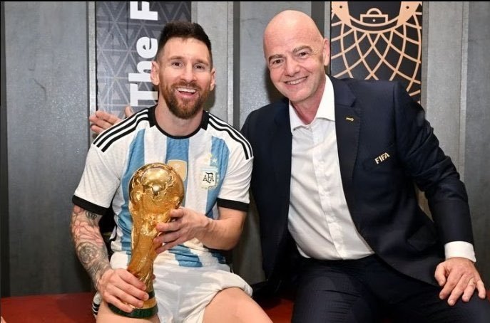 David_Ornside's tweet photo. 🚨 BREAKING: All the players and coaches that have publicly criticized FIFA Gianni Infantino for Favoring Argentina 

🇵🇹Jose Mourinho

🇪🇬Egypt's Coach Hossam Hassan

🇪🇬Mostafa Ziko 

🇫🇷Zinedine Zidane

🏴󠁧󠁢󠁥󠁮󠁧󠁿Jamie Carragher 

🏴󠁧󠁢󠁥󠁮󠁧󠁿Rio Ferdinand 

🇧🇷Marcelo

🇳🇱Van Persie

🏴󠁧󠁢󠁥󠁮󠁧󠁿Alan Shearer

🇫🇷Thierry Henry 

The list goes on and on...
