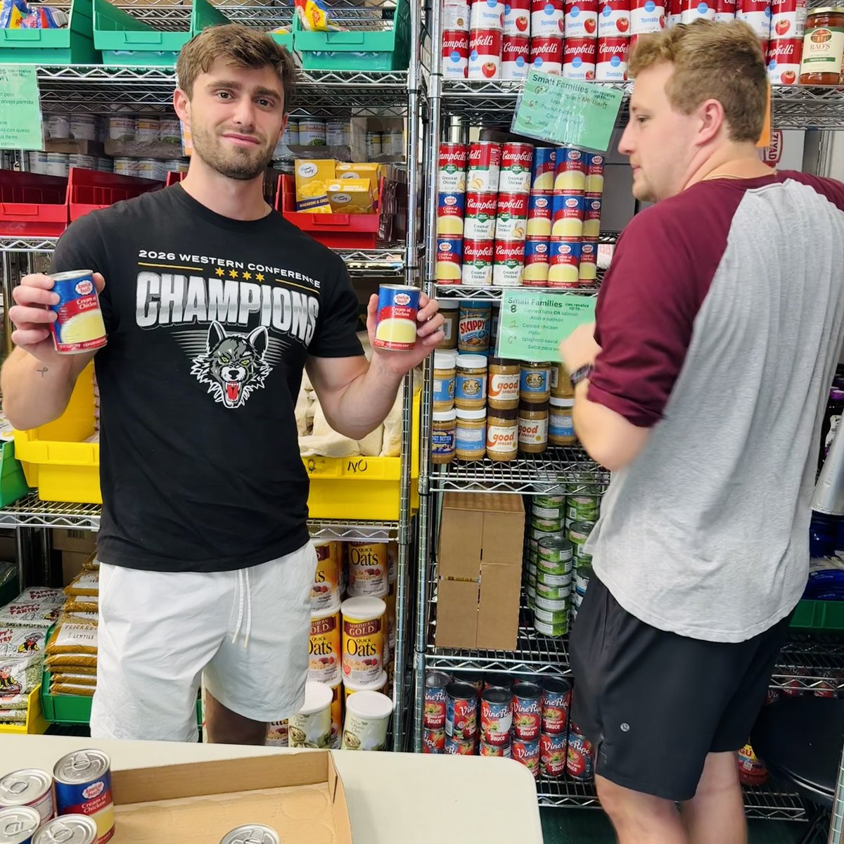 Chicago_Wolves's tweet photo. We were also super fortunate to spend our morning over at @CommonPantry and help out the Chicagoland community 💚 https://t.co/NEEhqEIMq9