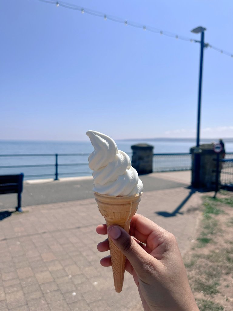 BatleyTrust's tweet photo. Oh we do like to be beside the seaside! Today 56 Year 2 children from Manorfield Infant &amp; Nursery School visited Filey. Sea, sand &amp; sun were in all place, as well as ice creams. Summer memories like these enrich the lives of our learners. An end of year high!🍦 #BatleyBrilliance https://t.co/knz6g7OMIa