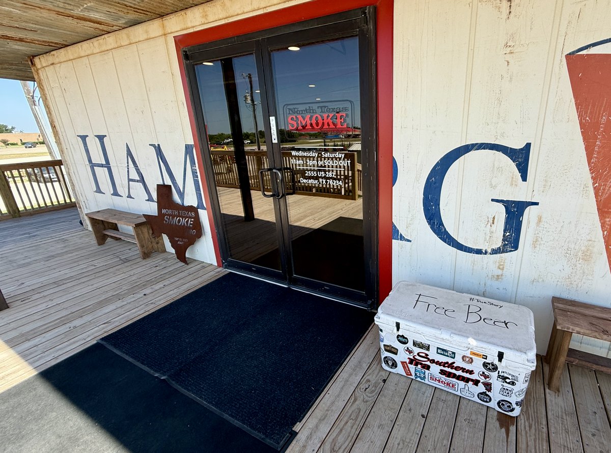 whatwherewhocom's tweet photo. Free beer while you wait? Yes, please. 🍺
North Texas Smoke BBQ in Decatur has a cooler at the front door — help yourself while you wait. Small-town Texas doing it right.
Full review → https://t.co/gVV4fVqUUg https://t.co/LPYJhjjVG6