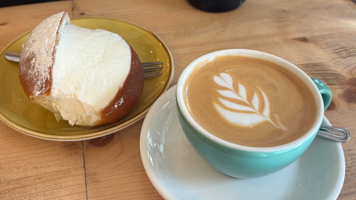 _Margaret_cd's tweet photo. Savoring the cloud like textures of a peaceful break. Watching the light settle on the porcelain and the velvet foam, reminding me that the best moments are the ones we choose to linger over. A gentle, sweet sanctuary found in a cup and a bite. https://t.co/ucsjO3qH7R